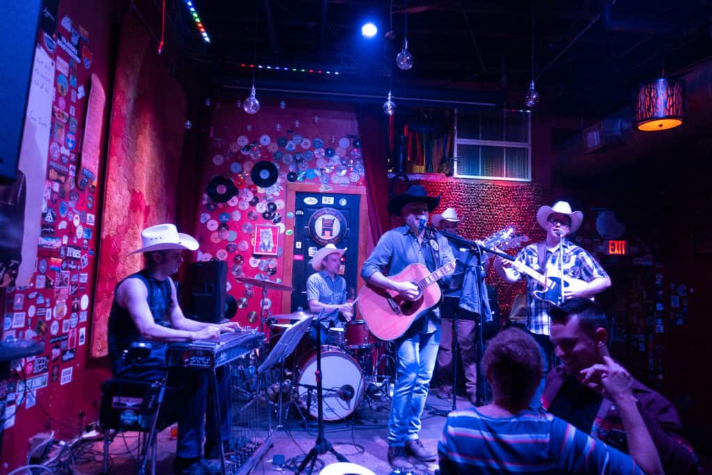 best-things-to-do-in-knoxville Musicians playing at one of the best music spots in Knoxville, Tennessee, Preservation Pub