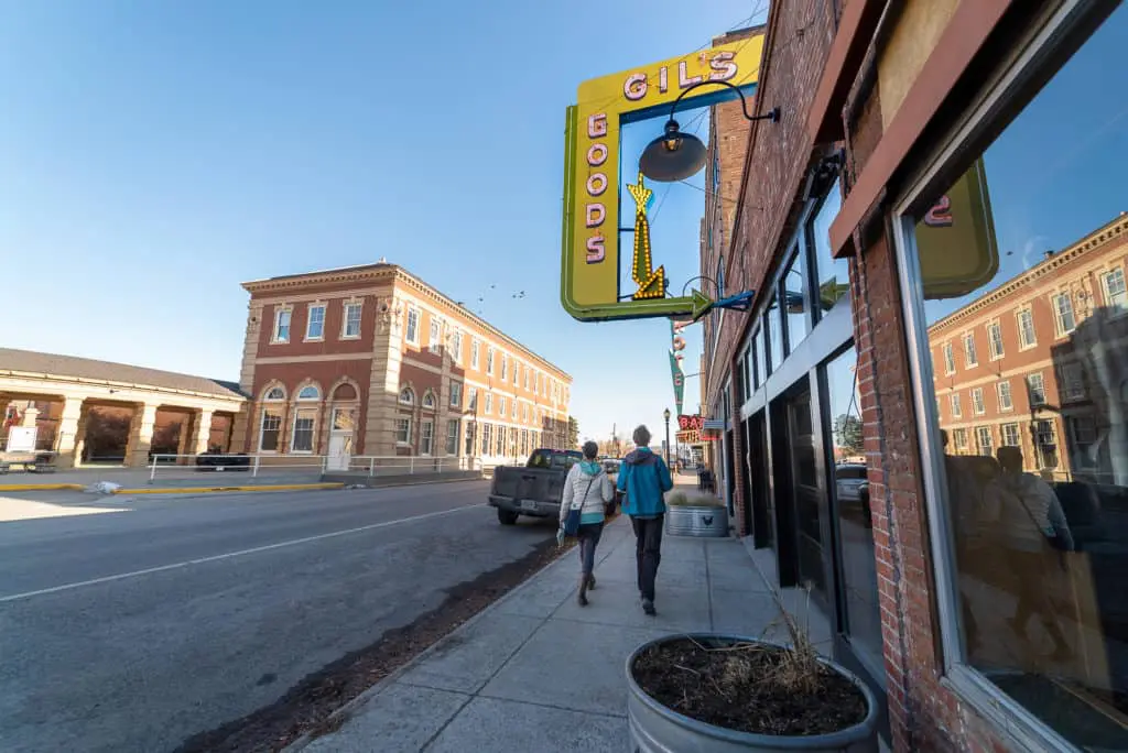 livingston montana Two people walking in Livingston, Montana