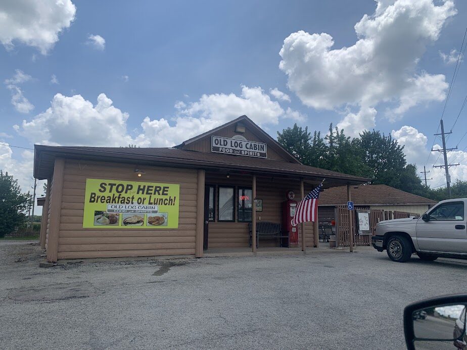 Old Log Cabin, one of the Route 66 attractions