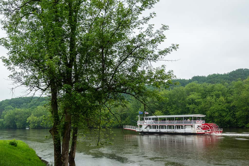 Listen to live music on The Grand Lady in Jenison in Michigan in summer